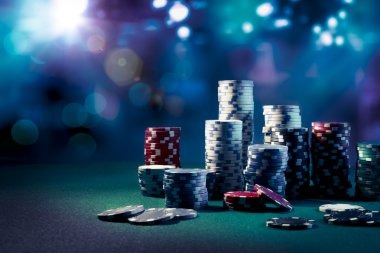 Mobile app showing Texas Poker table interface on gacha99